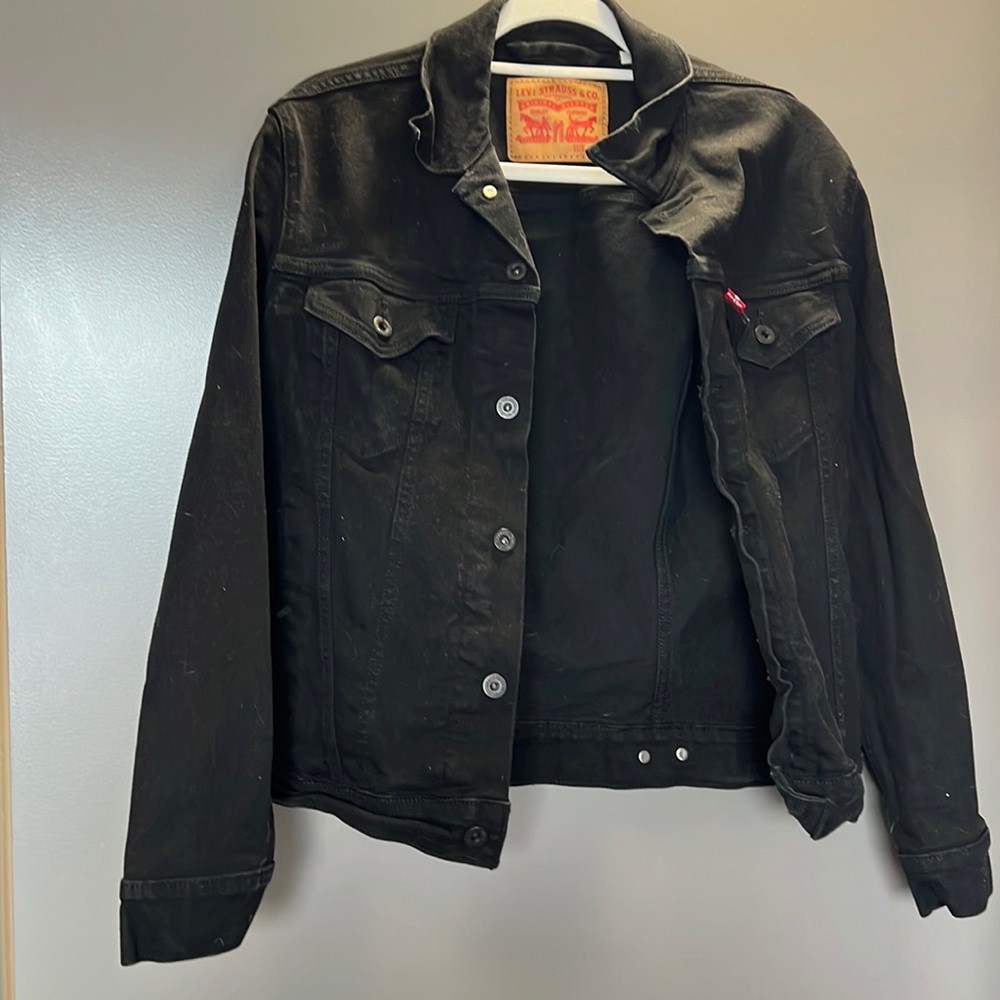 Men’s black denim Levi’s jacket